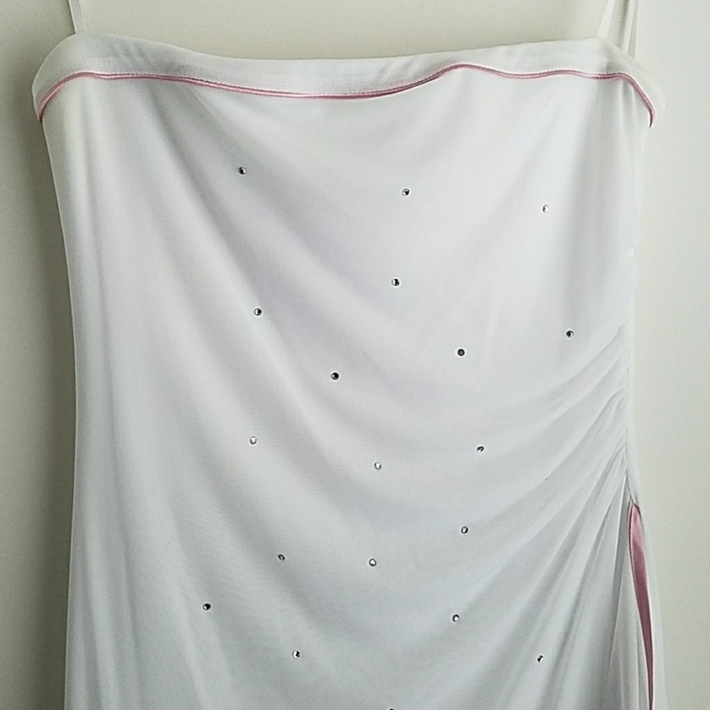 Beautiful white dress with light pink details